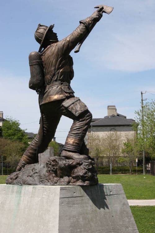 Monuments - In the Line of Fire - Thumbnail 2