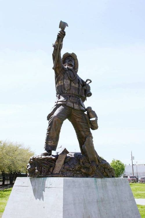 Monuments - In the Line of Fire - Thumbnail 5